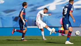 Eden Hazard disparando a portería contra el Huesca / Redes