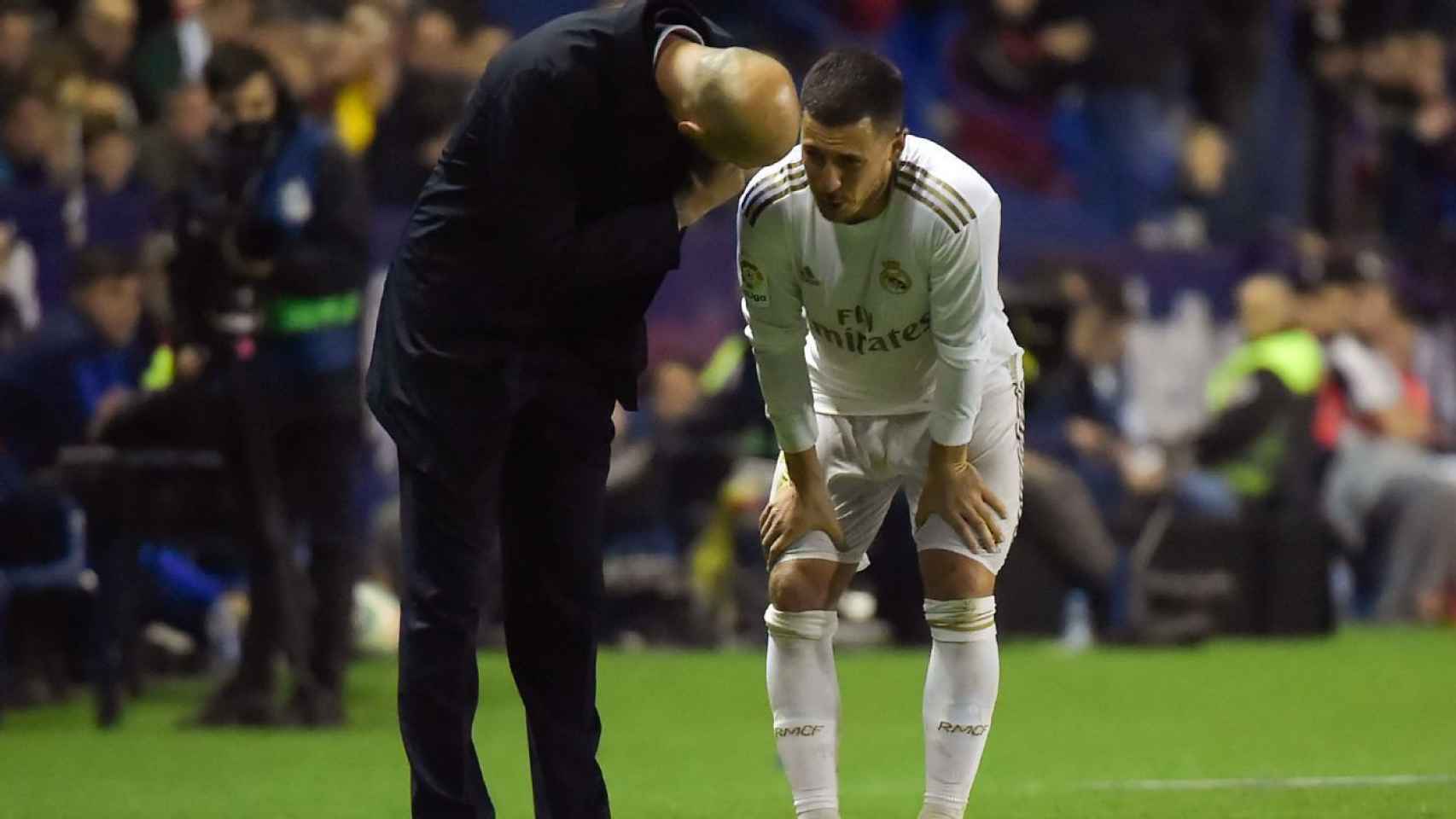 Hazard, sufriendo en un partido con el Real Madrid | EFE