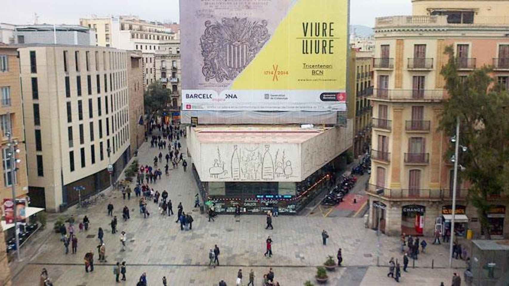 Sede del Colegio d'Arquitectes de Catalunya (Coac) en Barcelona con un anuncio oficial independentista / CG