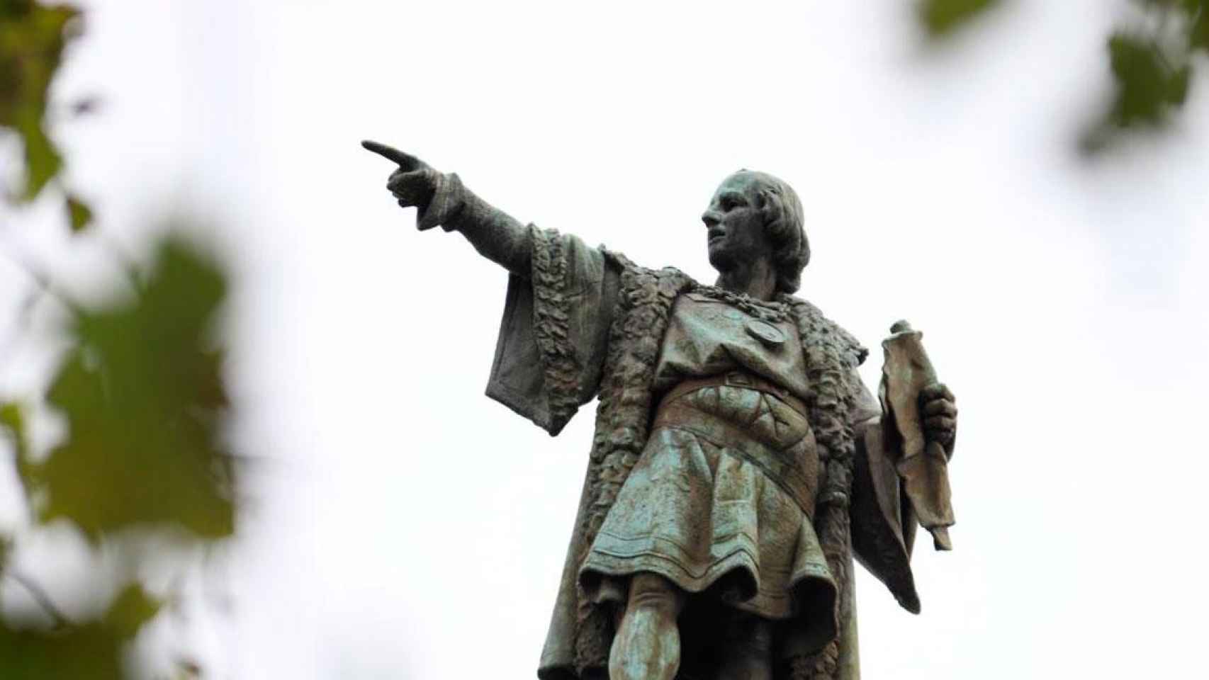 Imagen de la estatua de Cristóbal Colón de Barcelona, que reunirá a Vox y antifascistas el sábado / CG