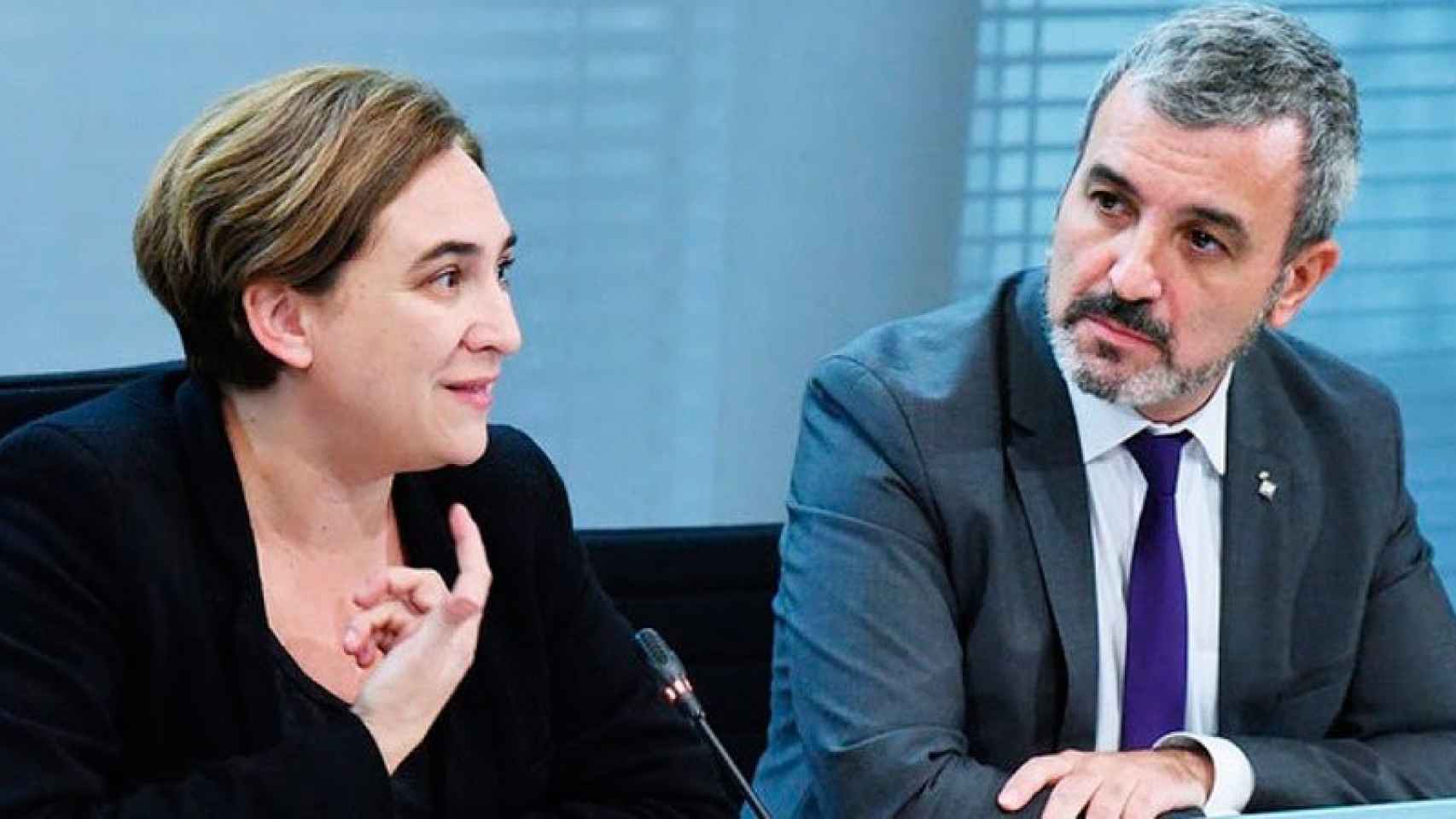 La alcaldesa Ada Colau y el cabeza de lista del PSC Jaume Collboni.