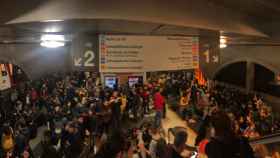 Ocupación de las vías de tren de plaza Catalunya por parte de los CDR y universitarios / TWITTER
