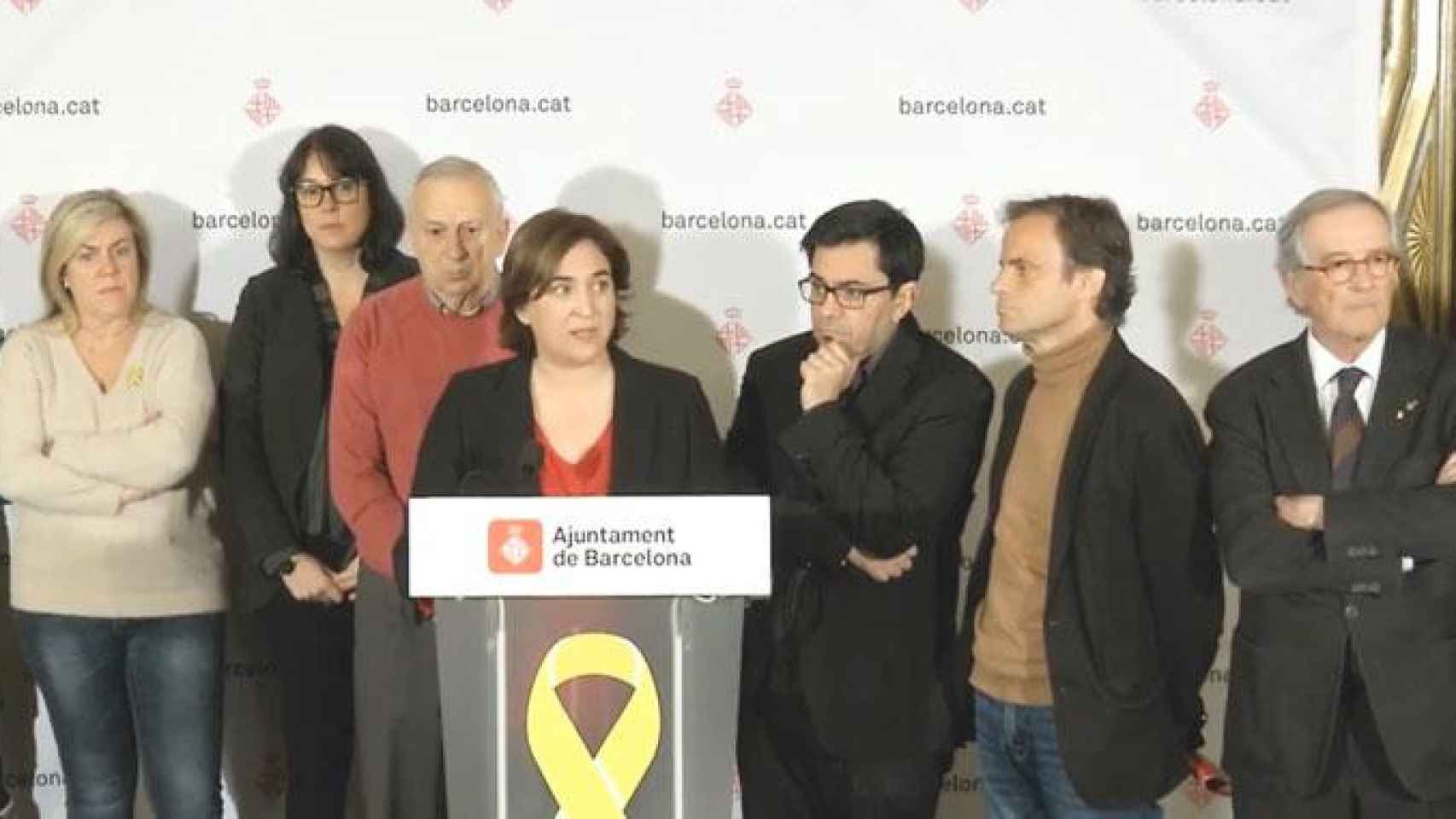 La alcaldesa de Barcelona, Ada Colau, junto a familiares de políticos presos / CG