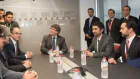 Carles Puigdemont en una visita a la agencia de ciberseguridad de Cataluña / EFE