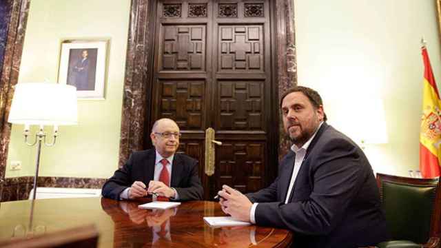 El ministro de Hacienda, Cristóbal Montoro, y el vicepresidente de la Generalitat, Oriol Junqueras, en una imagen de archivo / EFE