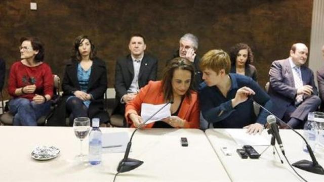 Sindicatos y partidos vascos, salvo el PP, apoyan el desarme de ETA / EFE