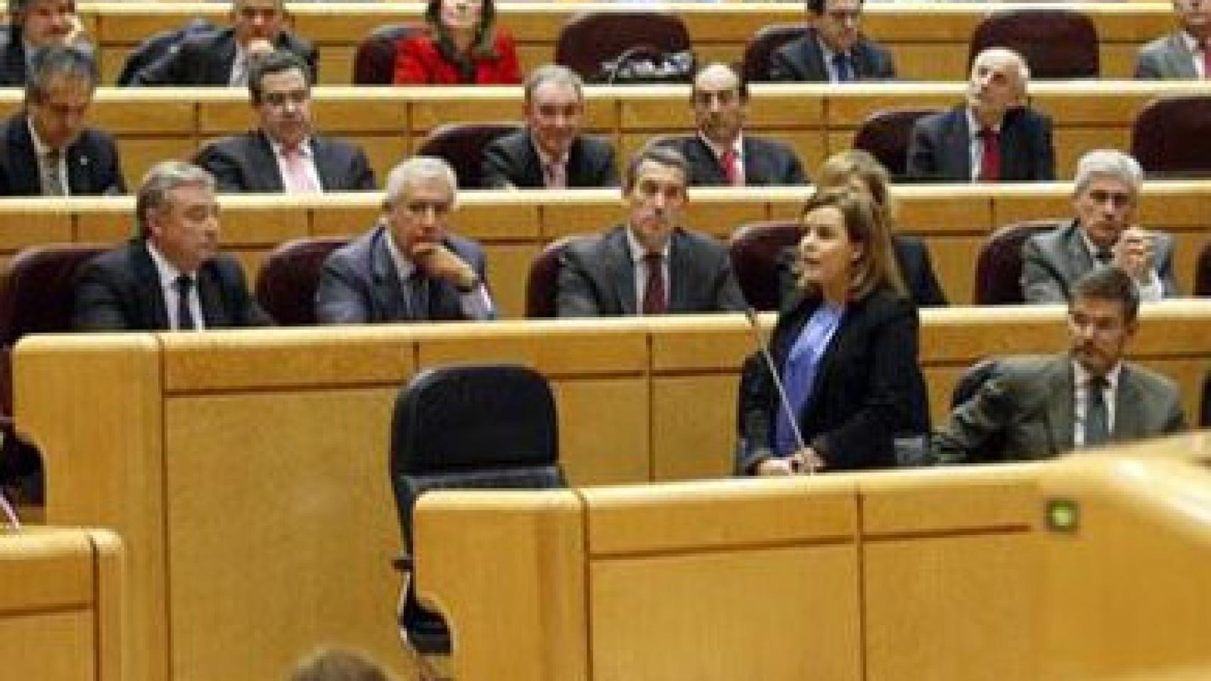 La vicepresidenta del Gobierno, Soraya Sáenz de Santamaría, en una intervención en el Senado