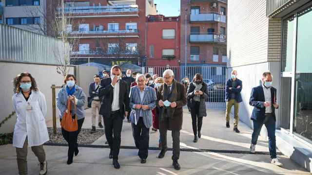 El alcalde de Terrassa, Jordi Ballart, y el 'conseller' de Salud de la Generalitat, Manel Balcells, visitan el CAP Can Roca de Terrassa este viernes / GOVERN