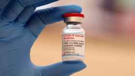 Un vial de la vacuna de Moderna contra el Covid, que puede congelarse para evitar el despilfarro, según investigadores del Hospital del Mar / EP