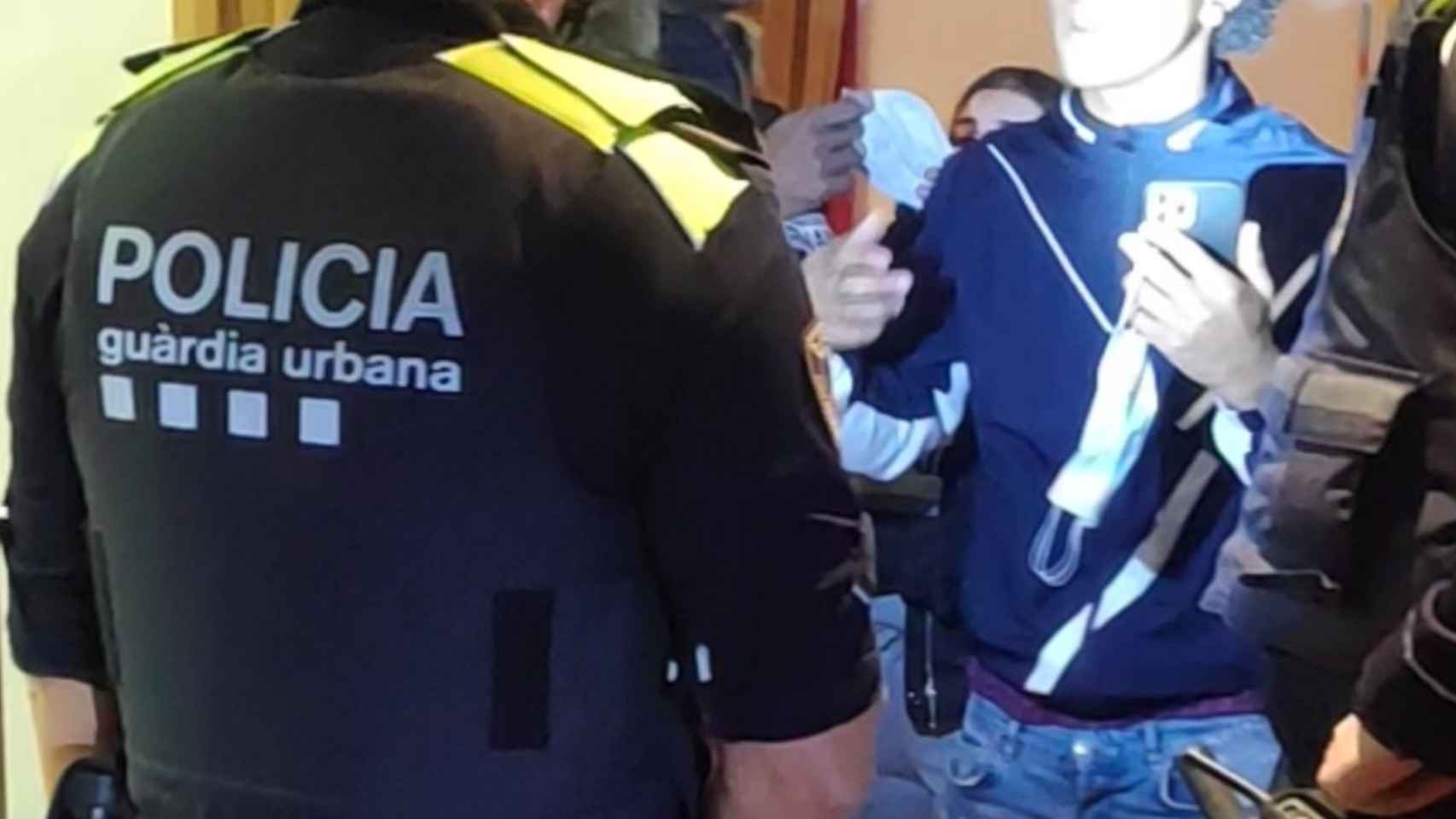 La Urbana irrumpe en una de las fiestas ilegales de este fin de semana en Barcelona / URBANA