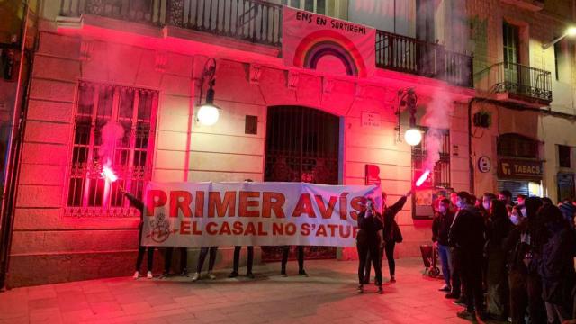 Imagen de una marcha de los okupas de Tres Lliris de Gràcia / TWITTER