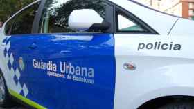 Un coche patrulla de la Guardia Urbana de Badalona / URBANA
