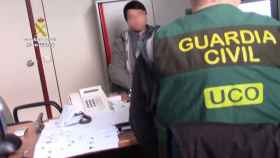 Imagenes difundidas por la Guardia Civil del 'hacker' detenido / CG