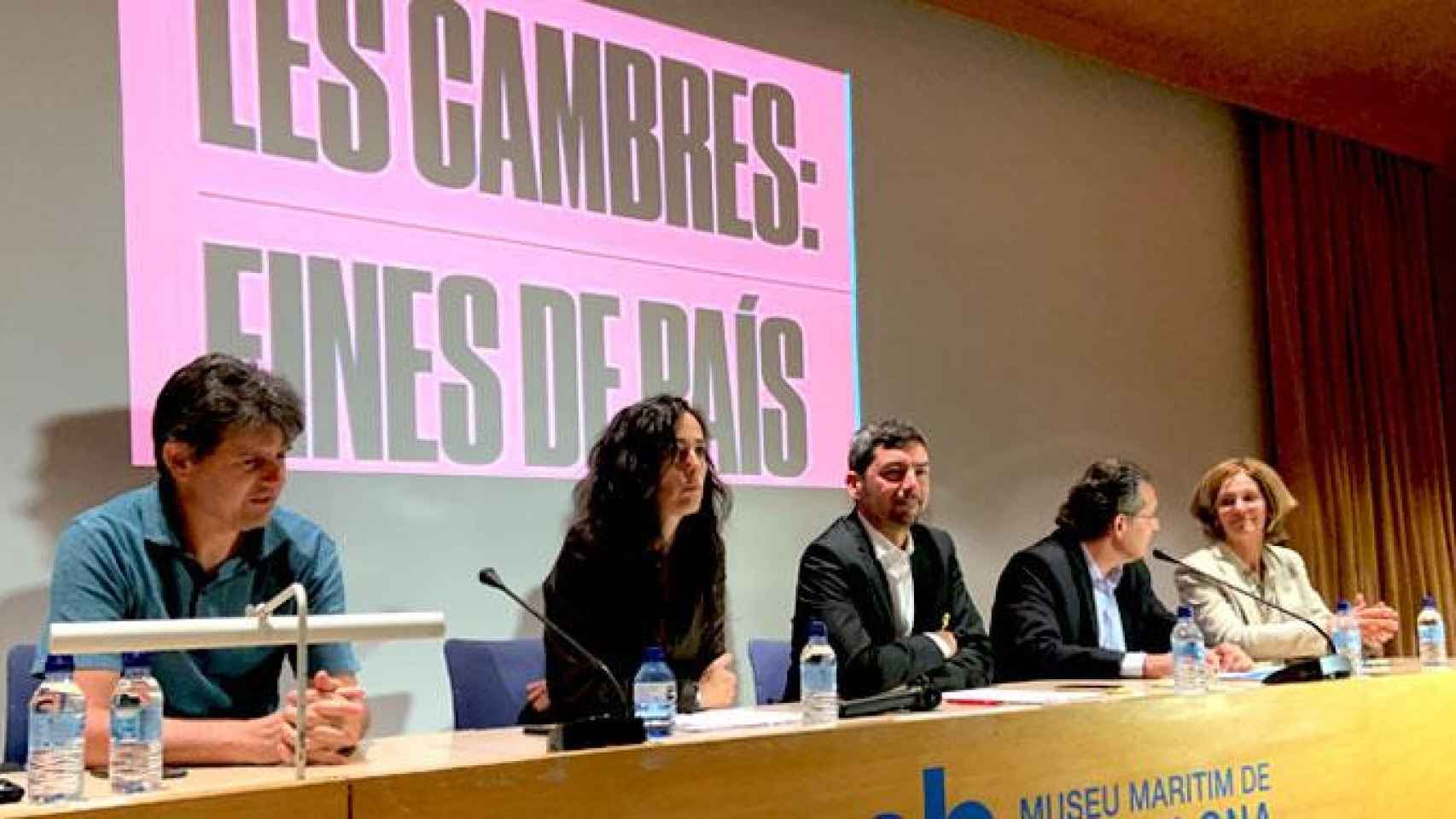 Joan Canadell (c), el próximo presidente de la Cámara de Comercio de Barcelona junto a Mónica Roca (2i), Pere Barrios (2d) y Roser Xalabarder (d) / CG