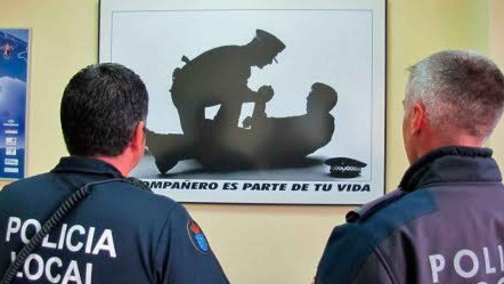 Dos agentes de la Policía Local de Vigo en una imagen de archivo / CG