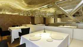 Interior del restaurante Lasarte, uno de los espacios con menús especiales para Nochevieja / site oficial Lasarte