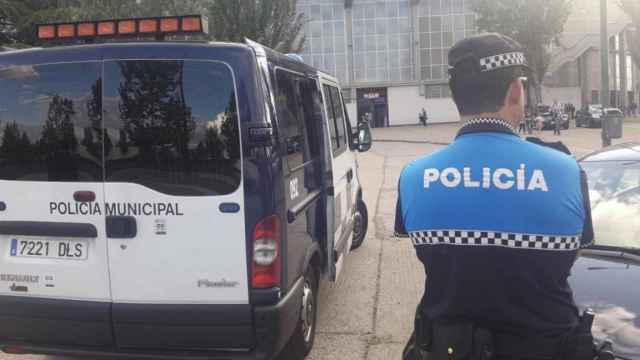 Un agente de policía durante una intervención en Valladolid / POLICÍA MUNICIPAL DE VALLADOLID