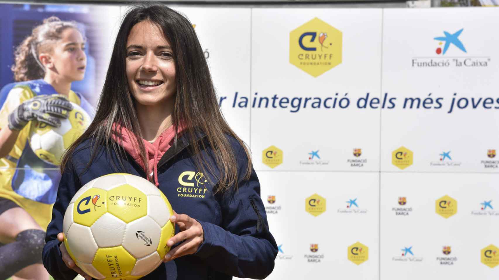Aitana Bonmatí en la inauguración del Cruyff Court en Sitges / Prensa 'la Caixa