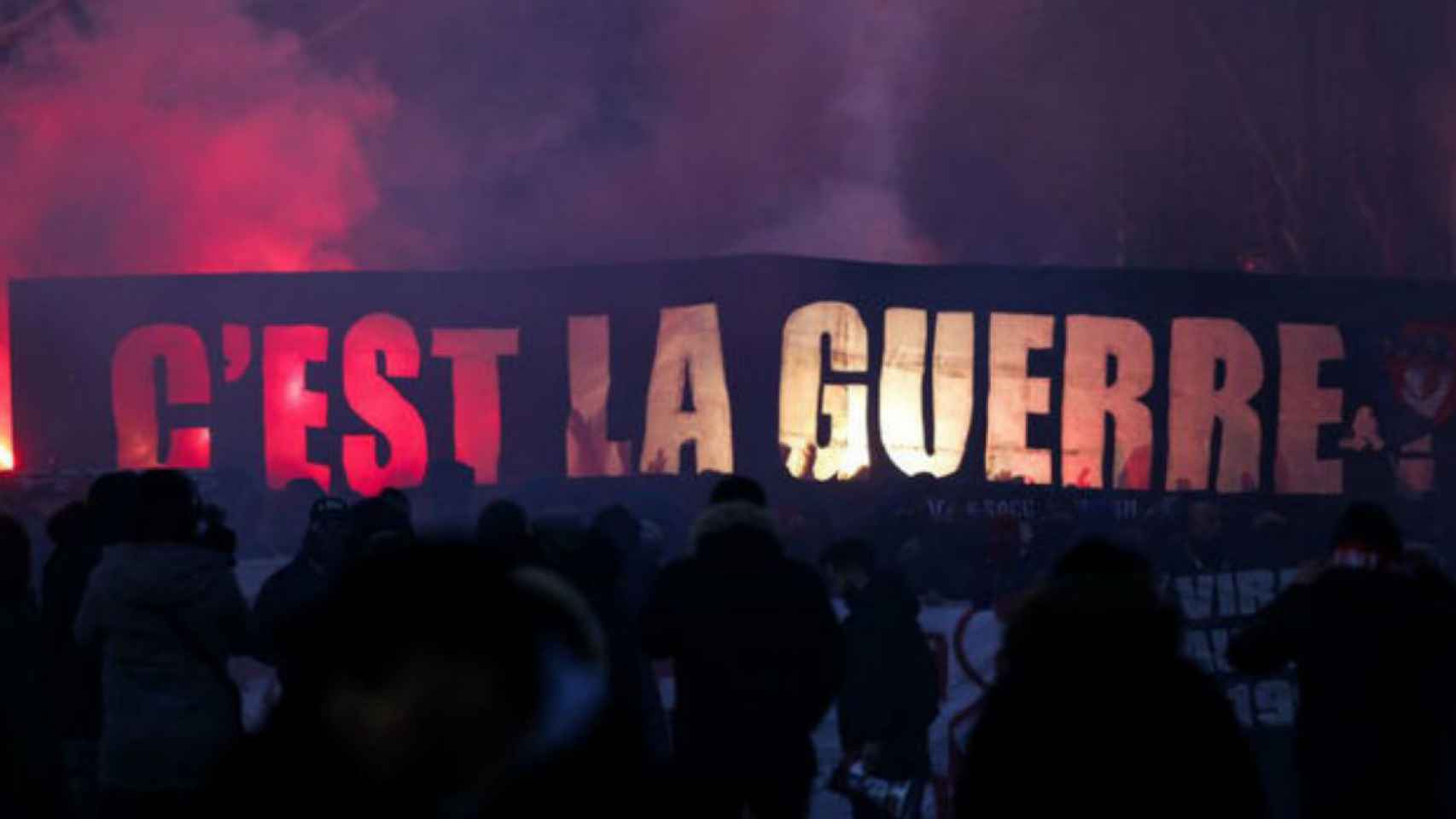 Pancarta de ultras del PSG antes de recibir al Barça / Redes