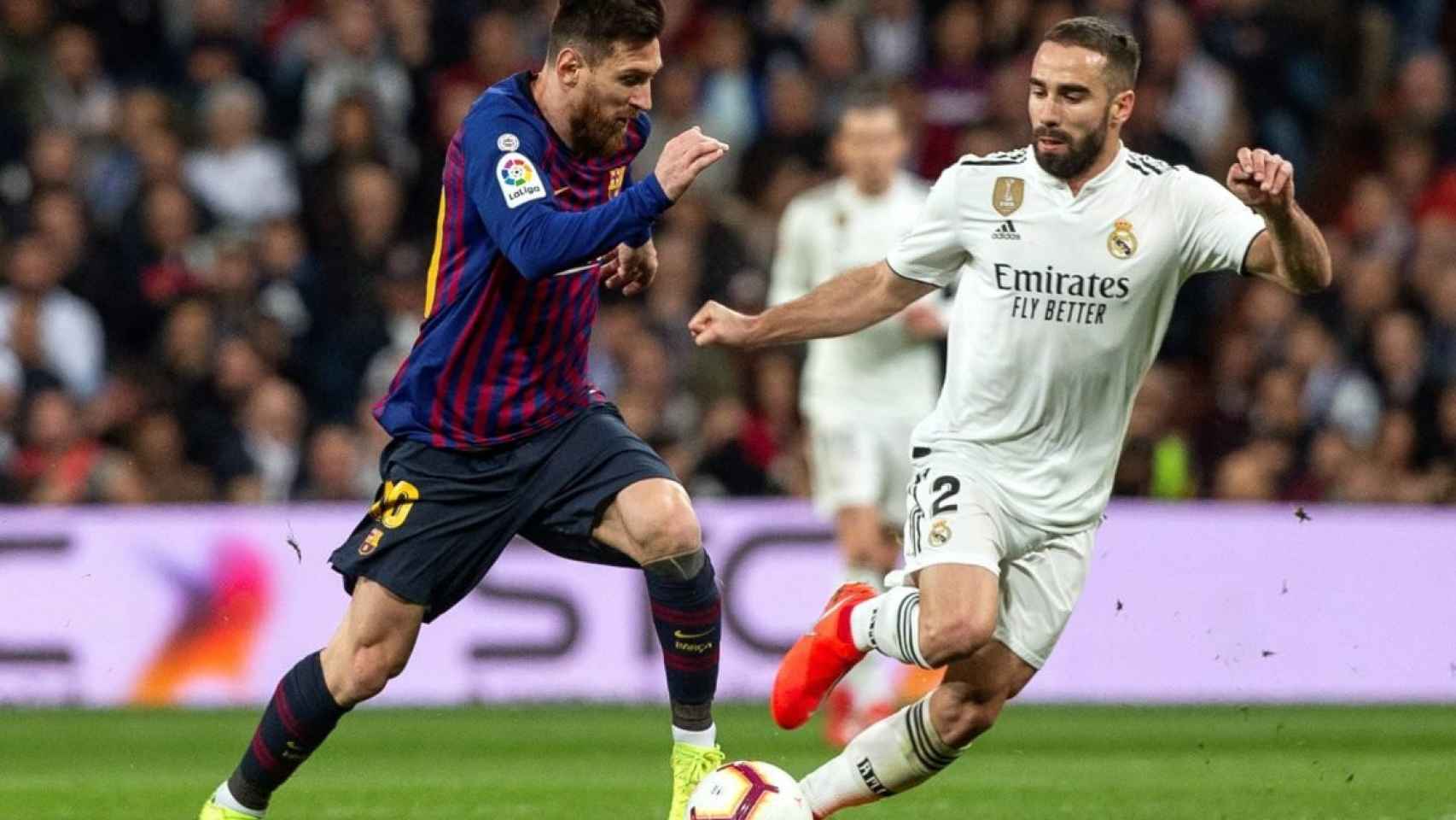 Leo Messi y Dani Carvajal en un clásico de la pasada temporada / EFE