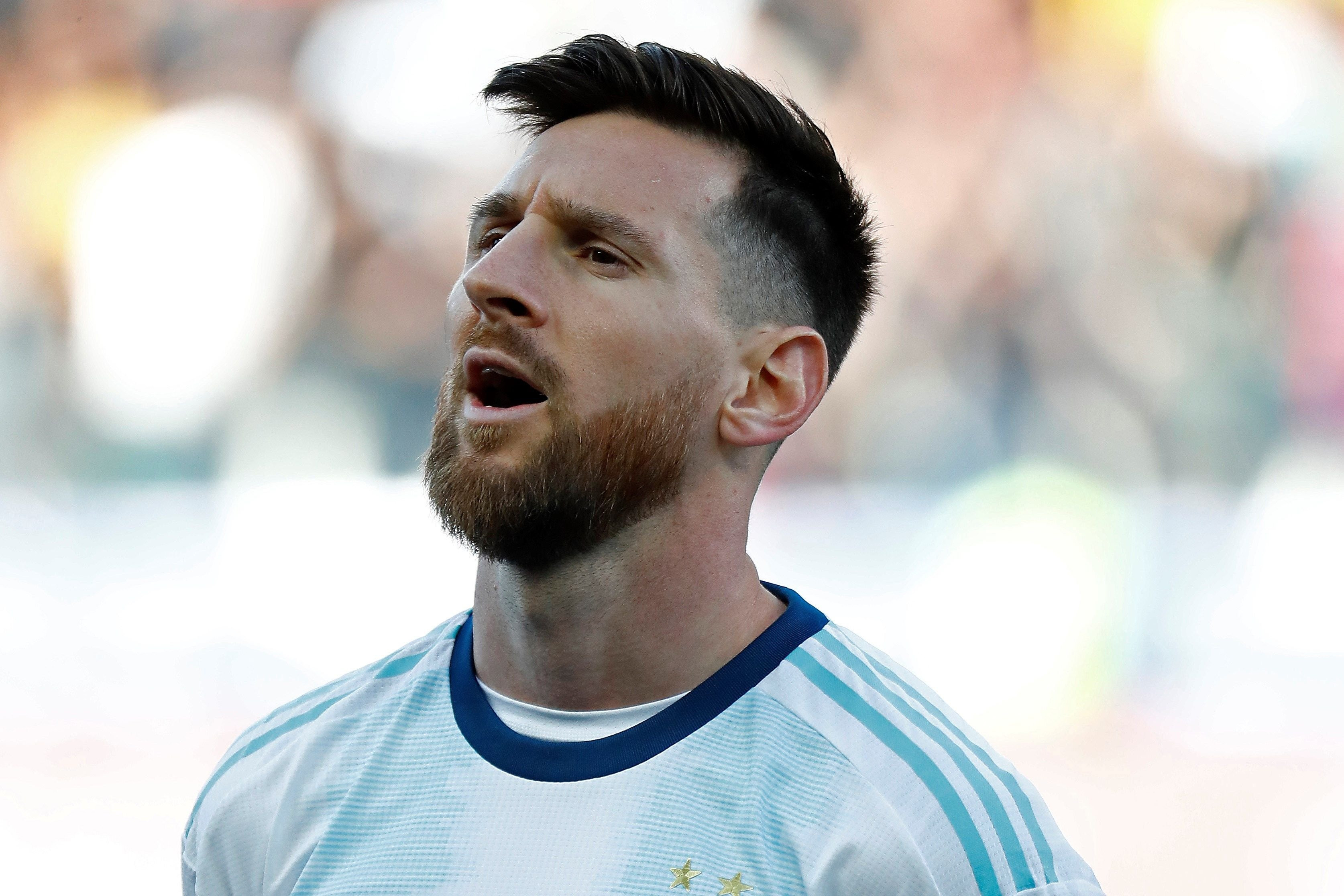 Una foto de Leo Messi cantando el himno de Argentina / EFE