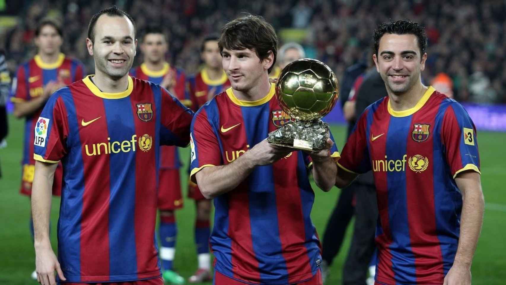 Una foto de Leo Messi, Andrés Iniesta y Xavi Hernández con el Balón de Oro / FCB