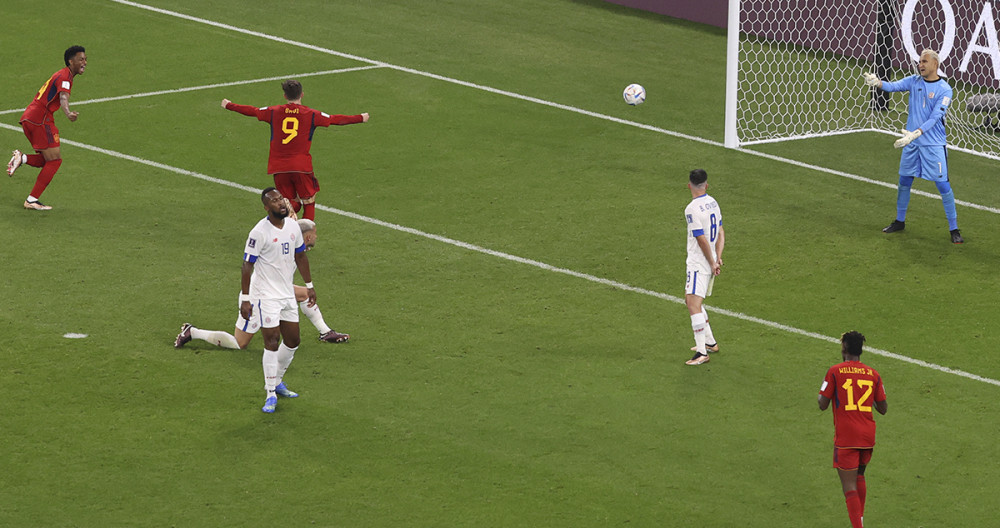 Gavi festeja su primer gol en una Copa del Mundo / EFE