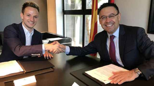 Rakitic contesta a Bartomeu sobre su renovación con el Barça / EFE