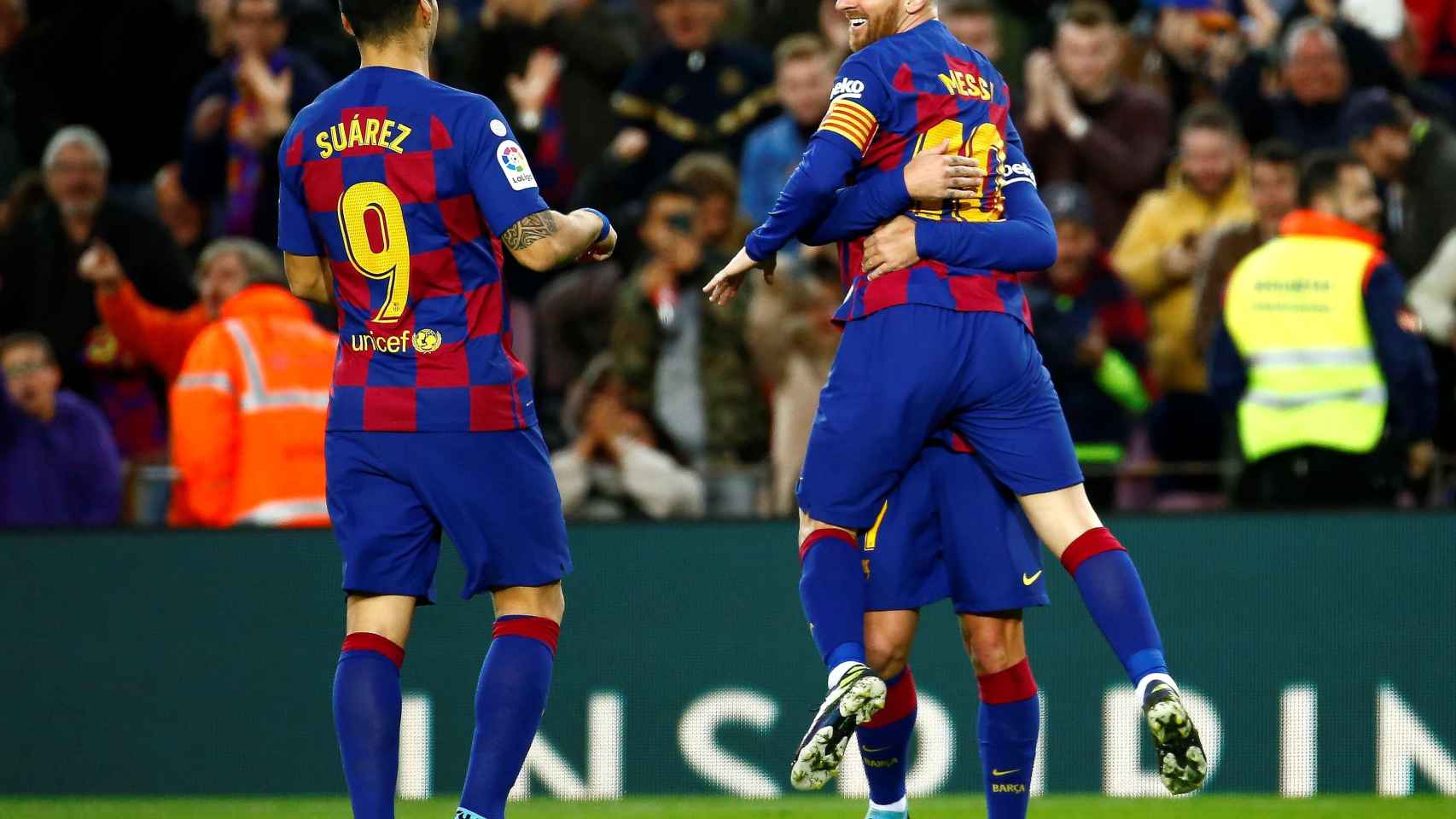 Messi celebra con sus compañeros del tridente su gol | EFE
