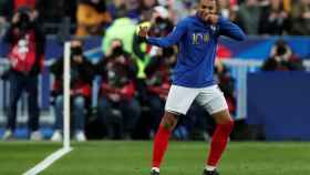 Mbappé celebra un gol con la selección francesa / EFE