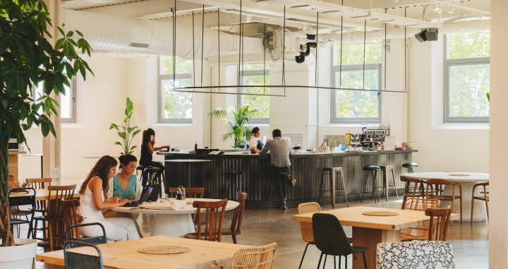 Esta es la nueva imagen que ofrece la cafetería de la sede de TOUS /  Crédito Foto: Enric Badrinas-Elisava