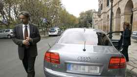 El vehículo oficial más famoso de la Generalitat de Cataluña en su día: el Audi A8 de Ernest Benach cuando era presidente del Parlament con el tripartito