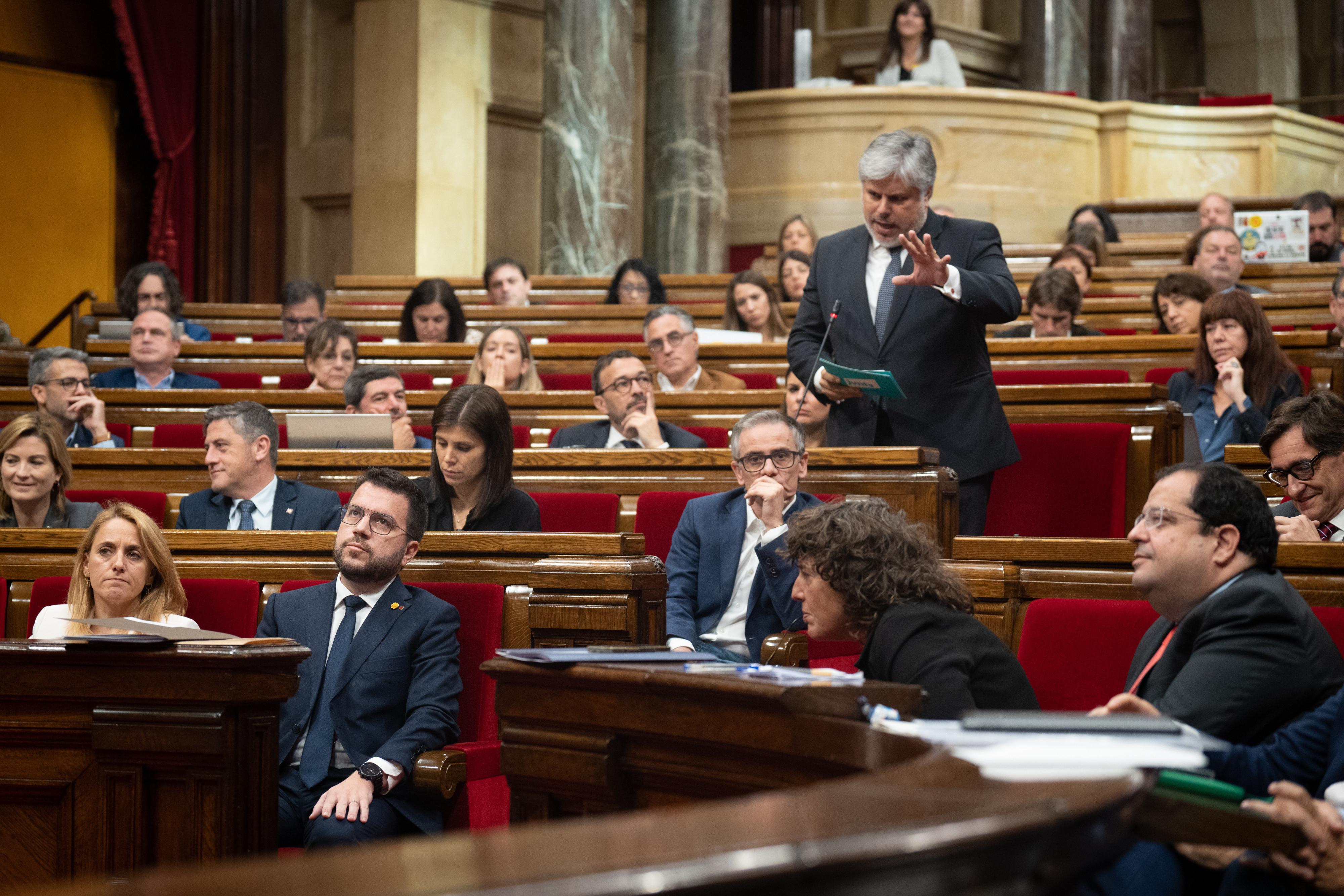 El líder de JxCat en el Parlament, Albert Batet, durante una sesión de control del Govern en el Parlament / David Zorrakino - EUROPA PRESS