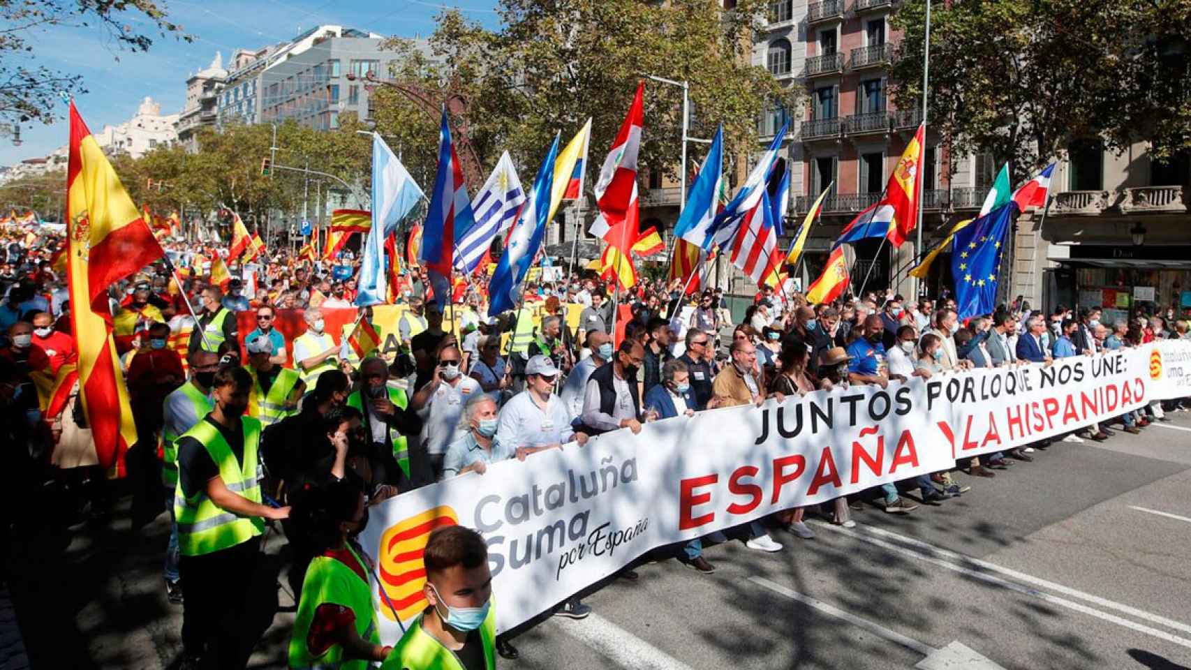 Cabecera de la marcha del 12 de octubre de 2021 en Barcelona / EFE