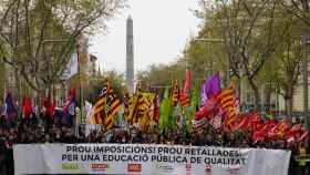 Miles de manifestantes reclamaron mejoras educativas en Cataluña y exigen la dimision del 'conseller' Cambray / EFE - Enric Fontcuberta