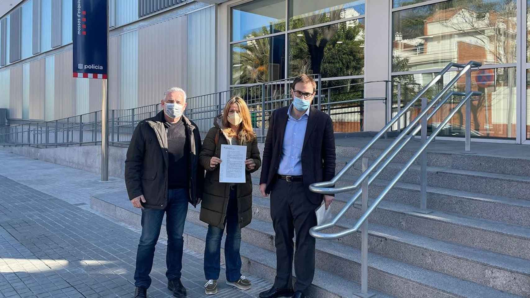 Òscar Benítez, Eva Parera y Albert Guivernau (de izquierda a derecha) han presentado una denuncia en los Mossos por el ataque masivo que sufrió la web de Valents