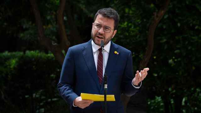 El presidente de la Generalitat en funciones, Pere Aragonès (ERC), durante una rueda de prensa en los jardines del Palau Robert / EP