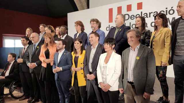 Arnaldo Otegi (Bildu), Marta Vilalta, el vicepresidente, Pere Aragonès (ERC), el 'conseller' Jordi Puigneró, Laura Borràs (JxCat) junto a dirigentes de partidos independentistas de todo el Estado / EP