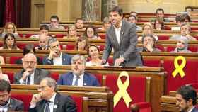 El presidente del grupo parlamentario de ERC, Sergi Sabrià, interpela a Quim Torra en el Parlament / PARLAMENT