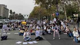 El sector de la estética protesta en Barcelona por su cierre / EP