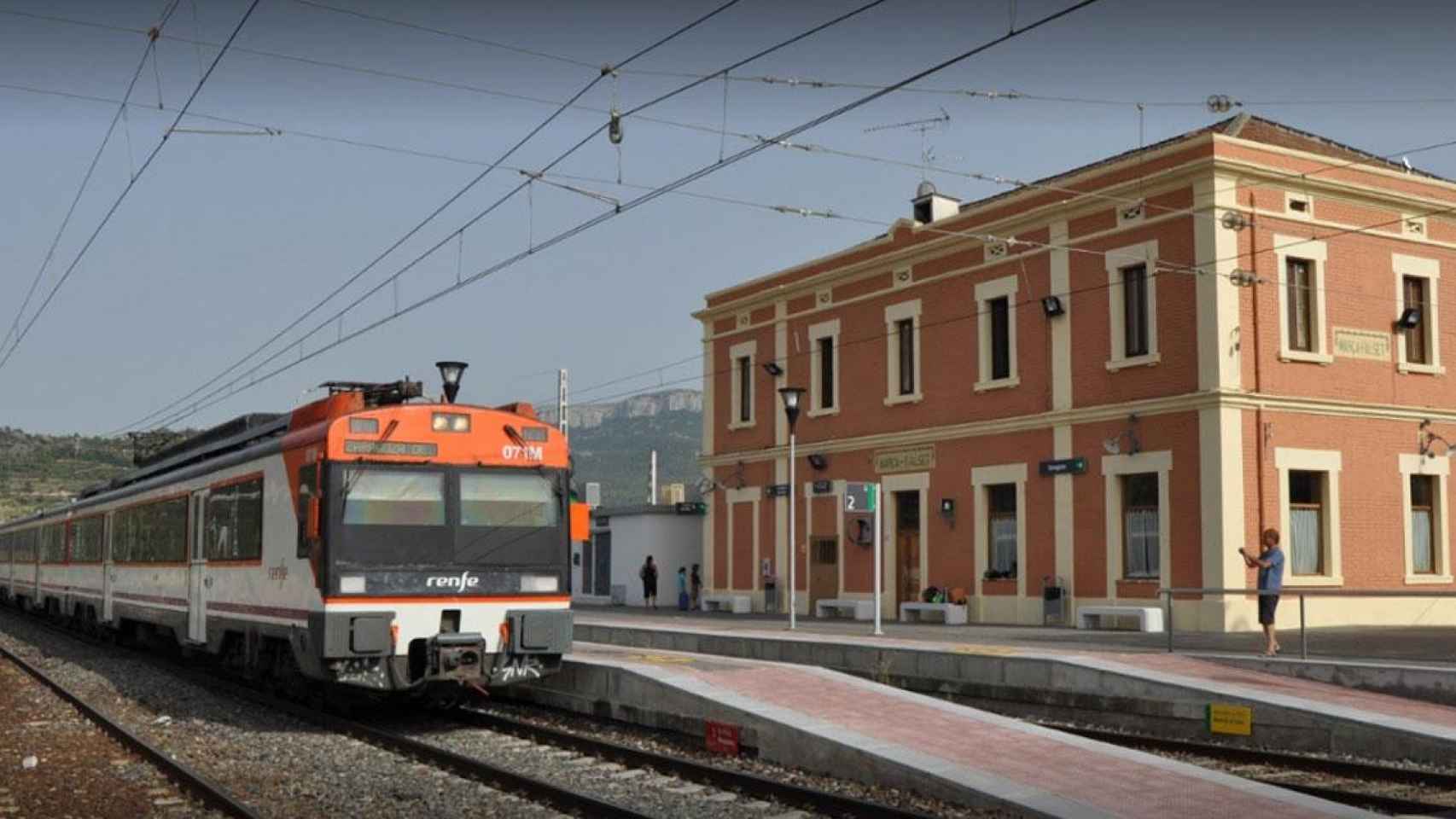 Estación de Marçà, cerca de donde han sido evacuados los pasajeros de un tren tras un incendio / GOOGLE MAPS