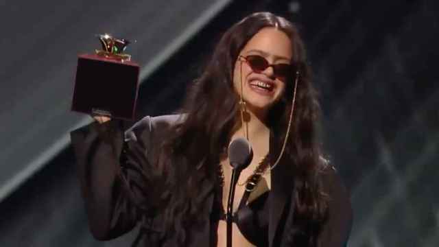 Rosalía recibe el premio al Mejor Álbum con 'Malamente'