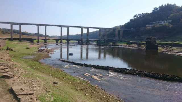 Un embalse con un nivel bajo de reservas de agua, en una imagen de archivo / EP