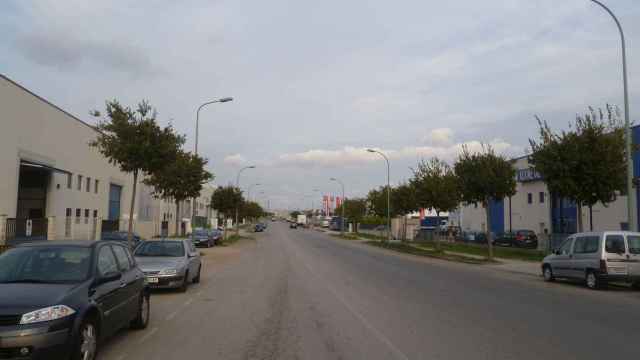 Una calle en un polígono industrial, en una imagen de archivo / CG