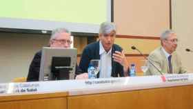 Josep Maria Argimon (centro), subdirector del CatSalut, informando de la muerte de la niña el martes / EP