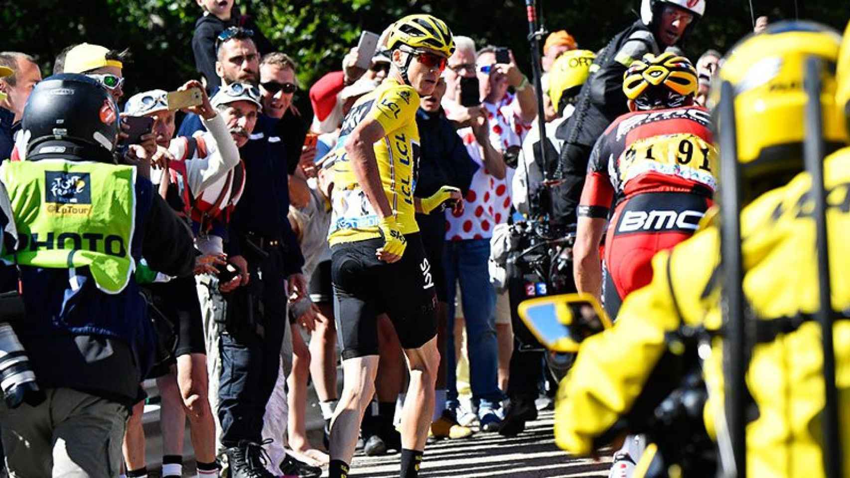 El ciclista Christopher Froome corre hacia la meta en la etapa 12 del Tour de Francia.