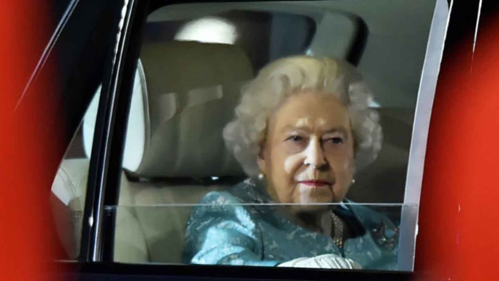 La reina Isabel II en su llegada a la celebración en el palacio de Windsor.