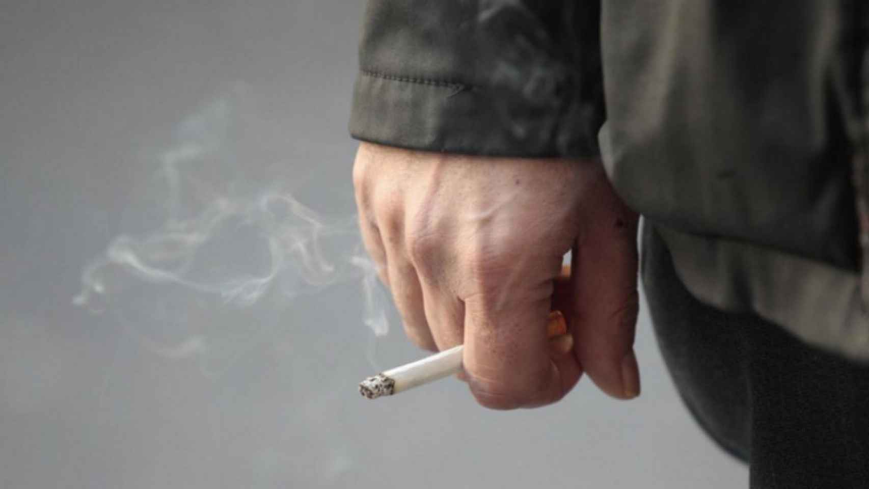 Un nuevo estudio aborda las consecuencias económicas del tabaquismo.