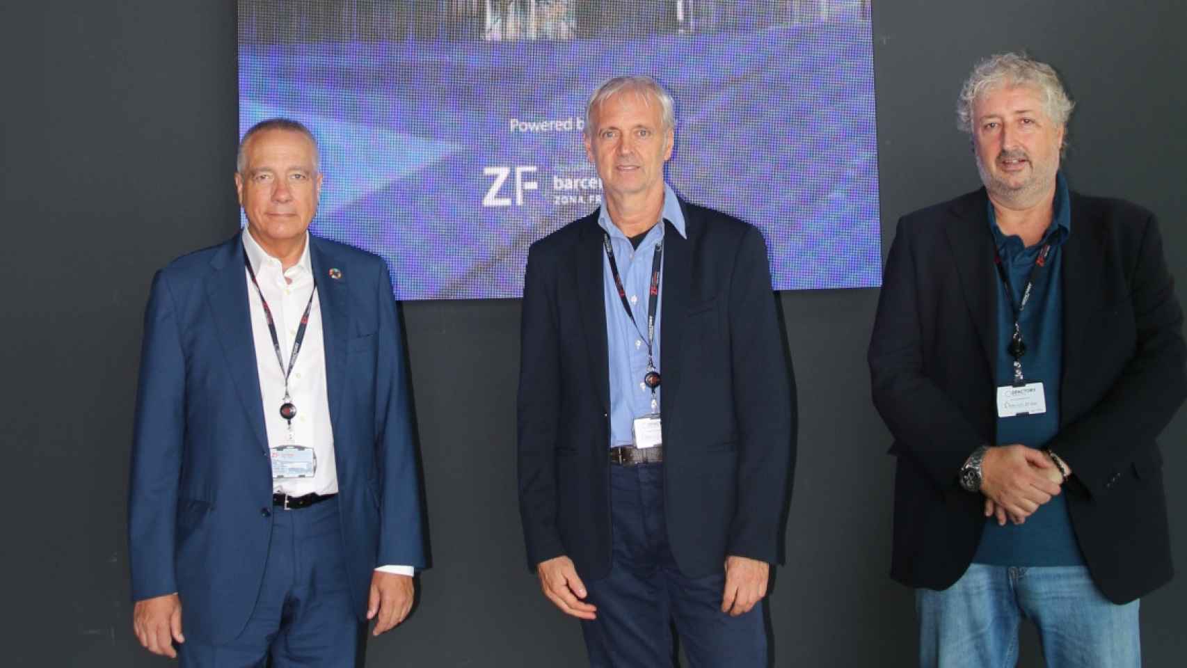 De izquierda a derecha: Pere Navarro, delegado especial del Estado en el CZFB, Jordi Ferrer, CEO de VDMHealth, y David Ferrer, CTO de VDMHealth / CEDIDA