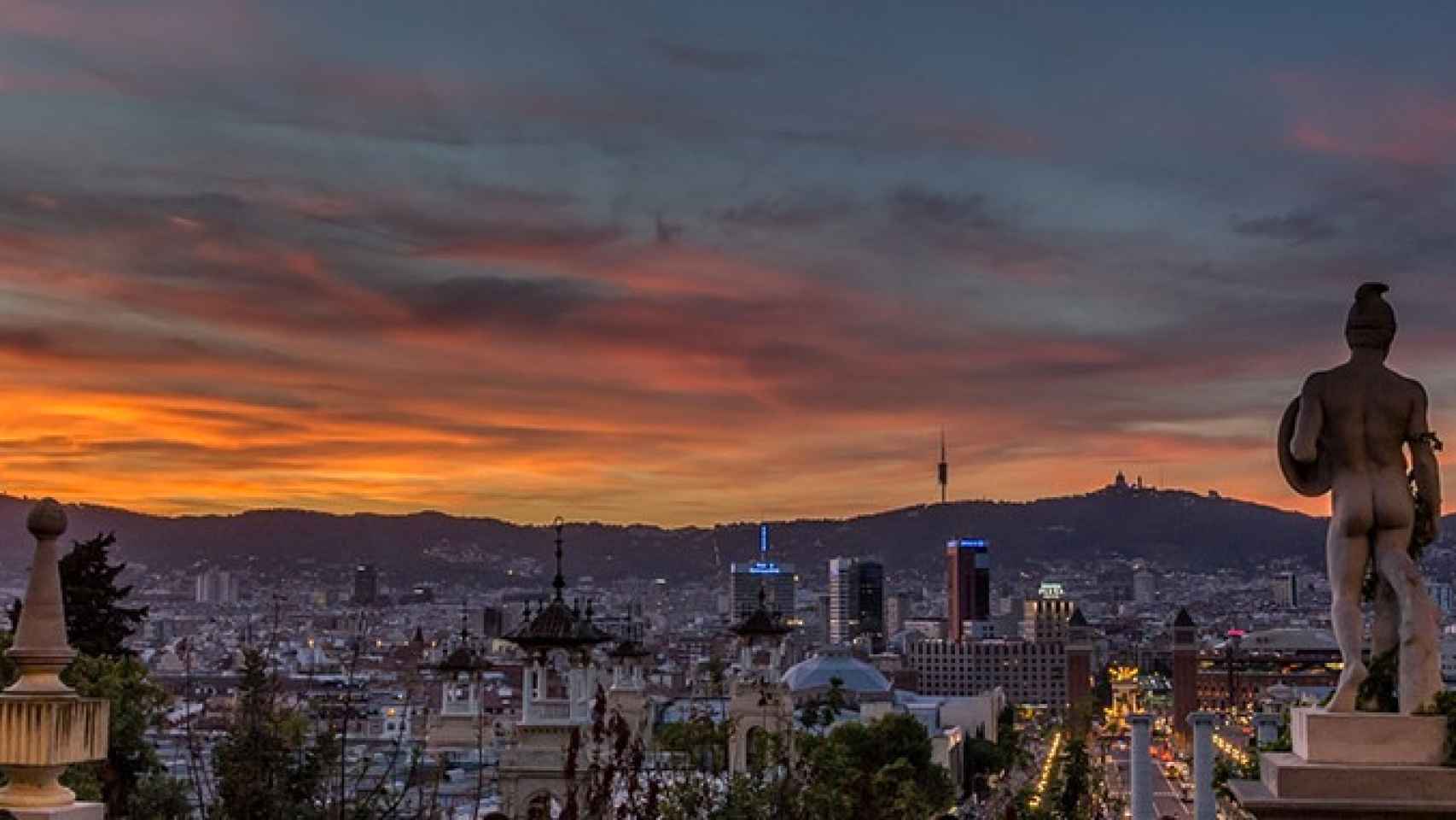 Vistas de Barcelona al atardecer. Los hoteles de la ciudad perdieron medio millón diario desde el 1-O